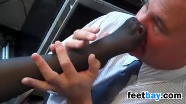 Hot bitch gets her beautiful feet worshipped